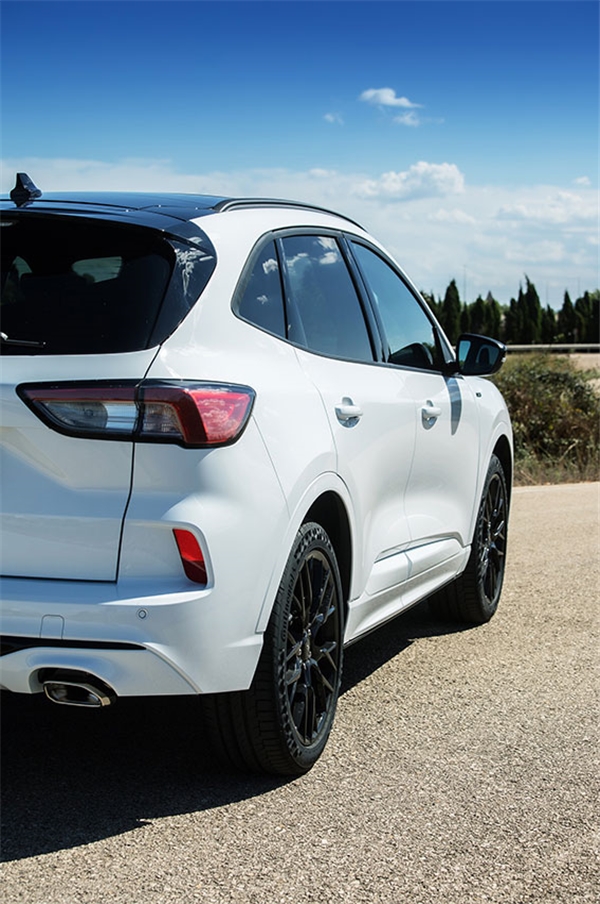 Ford Kuga'ya yeni donanım paketi: ST-Line Black Package