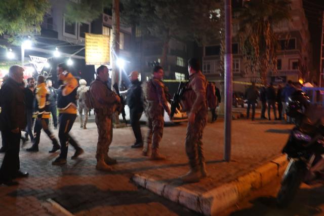 Şanlıurfa'da iki polisi yaralayan uyuşturucu satıcıları Suriye'ye kaçmak isterken yakalandı