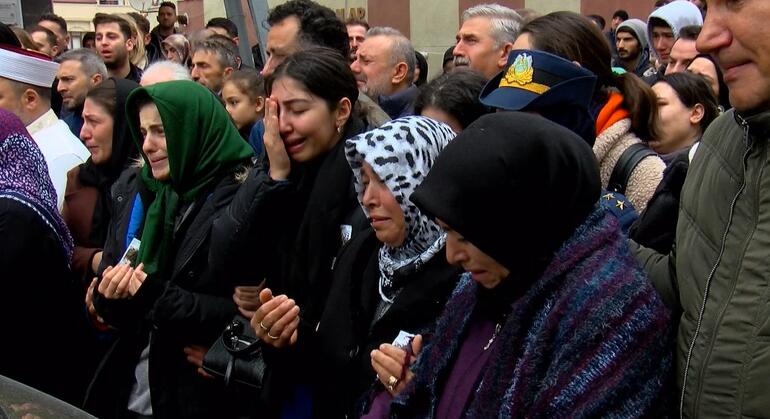 Şehit Uzman Çavuş Yiğit için Arnavutköy'deki evinin önünde helallik alındı