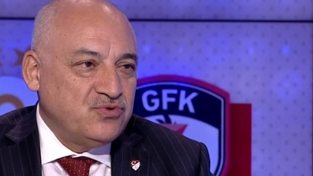 Türk futbolu çok değişecek! Dünya Kupası'nda herkesi şaşırtan uygulamalar Süper Lig'e geliyor