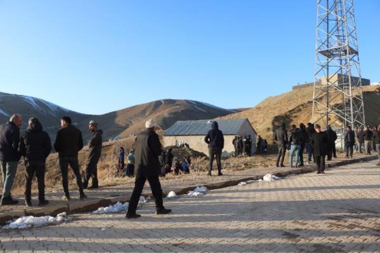 Eşini ve doktor yeğenini öldürüp, intihar etti