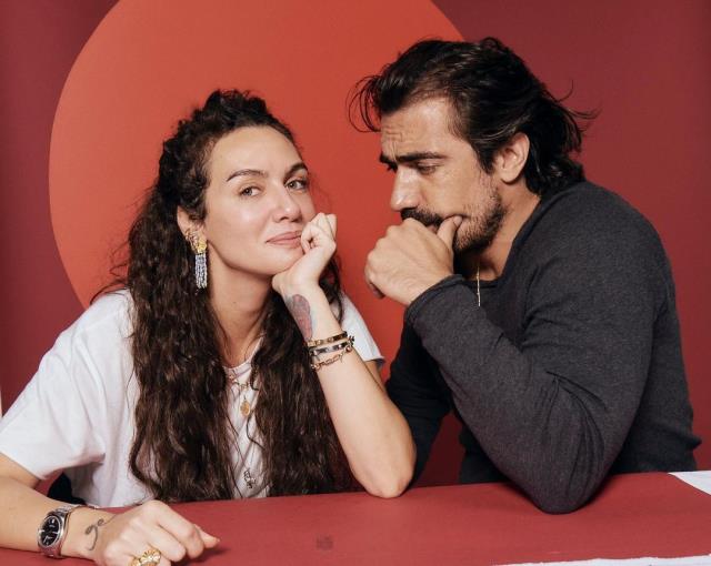 Birce Akalay, İbrahim Çelikkol ile fotoğrafını paylaştı! Pozdan çok eklediği şarkı olay oldu