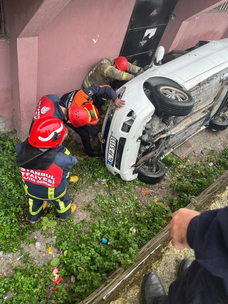 Avcılar’da bina boşluğuna düşen otomobilin sürücüsü yaralandı