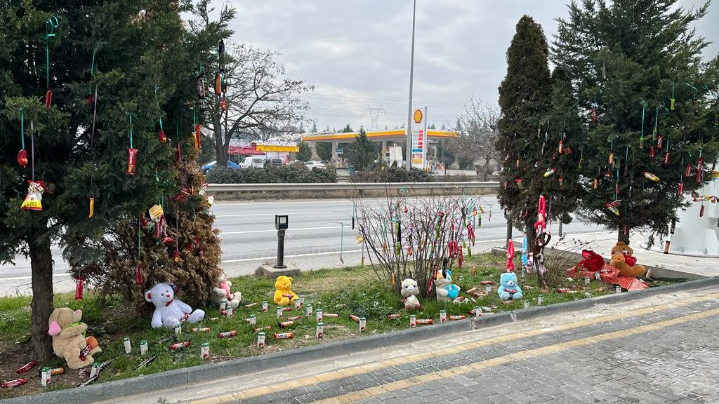 Petrol istasyonunda çocuklara yılbaşı sürprizi