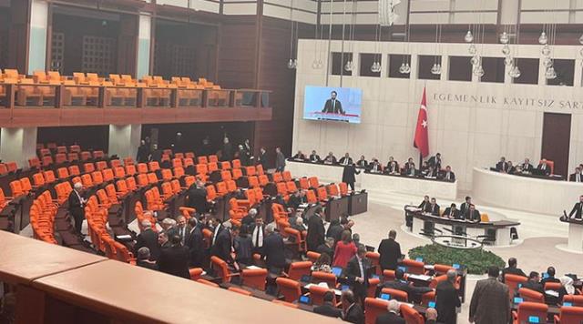 İYİ Parti'den Meclis'teki yumruklu kavga sonrası dikkat çeken karar! Bütçe görüşmelerinde Genel Kurul'u terk ettiler