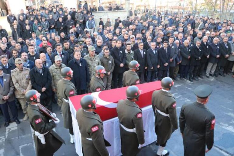 Şehit Topçu Uzman Çavuş Korkmaz, Hakkari'de toprağa verildi