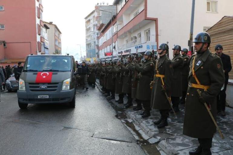 Şehit Topçu Uzman Çavuş Korkmaz, Hakkari'de toprağa verildi