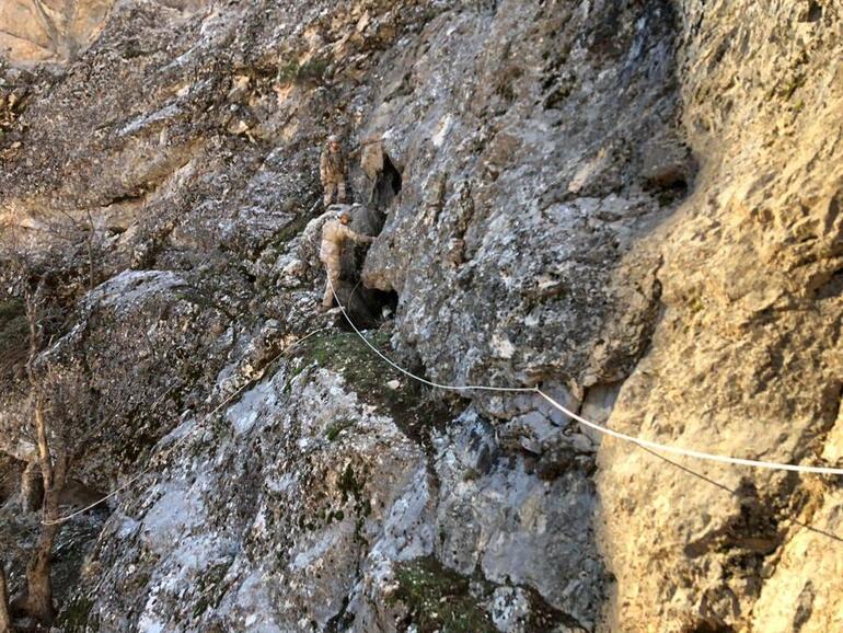 Tunceli'de PKK'lı teröristlerin 15 sığınağı imha edildi