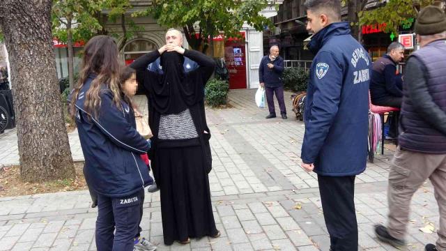 Çöpten yemek yeme numarası yapan dilenciler yakalandı