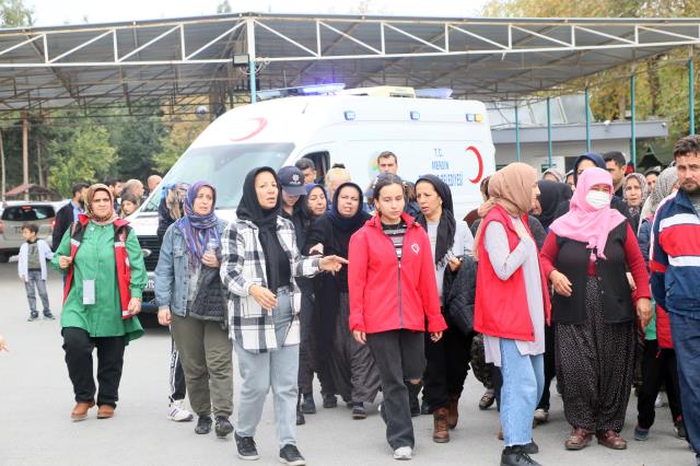 Sınıf arkadaşının öldürdüğü 12 yaşındaki öğrenci defnedildi! Anne babası fenalık geçirdi