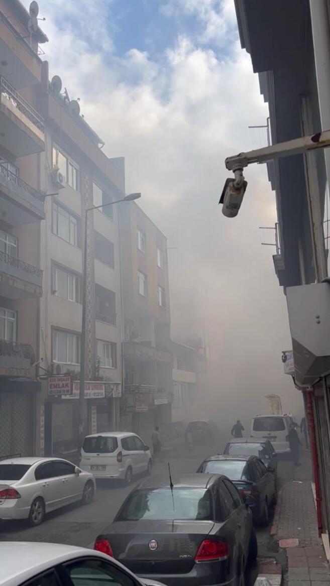 Kağıthane'de yangında mahsur kalan biri çocuk 4 kişi kurtarıldı