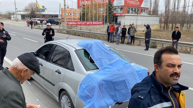 Yolun karşısına geçmek isterken araç çarpmasıyla öldü