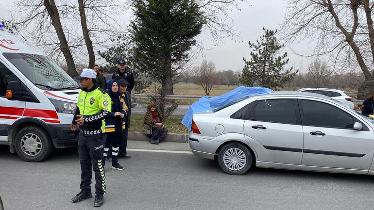 Yolun karşısına geçmek isterken araç çarpmasıyla öldü