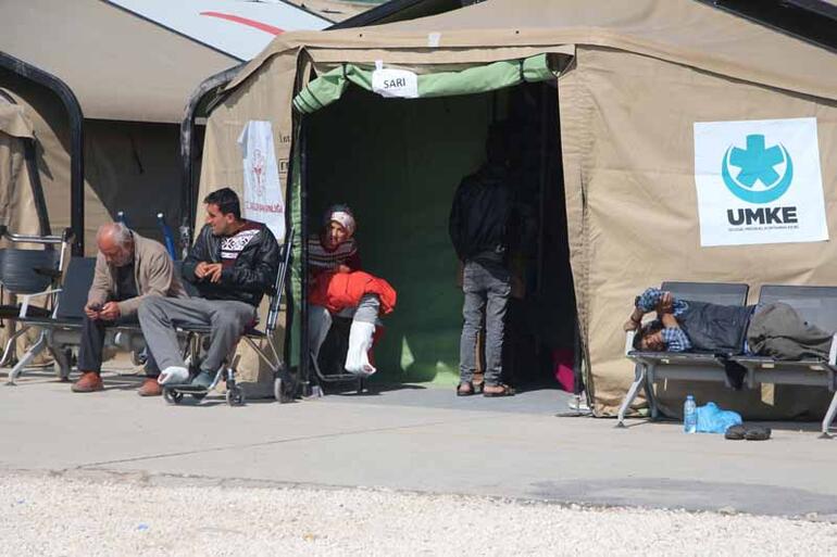 Bakan Koca: Hatay'da 95 yoğun bakım hastası şehir dışına sevk edildi