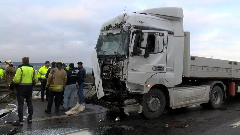 Tuzla'da TIR, yol bakım aracı ve İETT otobüsüne çarptı: 2 ölü, 2 yaralı