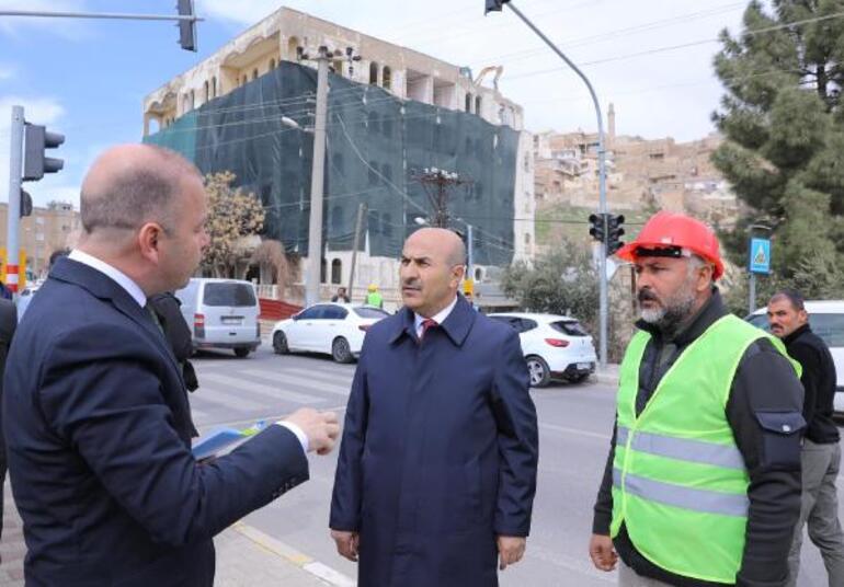 Mardin'de 5 katlı betonarme bina yıkılıyor