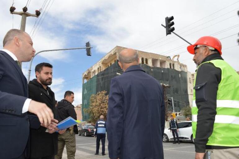 Mardin'de 5 katlı betonarme bina yıkılıyor