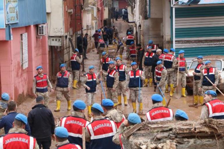 Şanlıurfa'daki sel felaketinde ölü sayısı 13 oldu; çamur temizleniyor