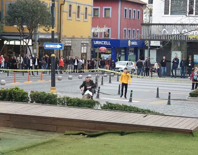 Trabzon'da canını hiçe sayan adam, şüpheli çantayı eliyle açtı!