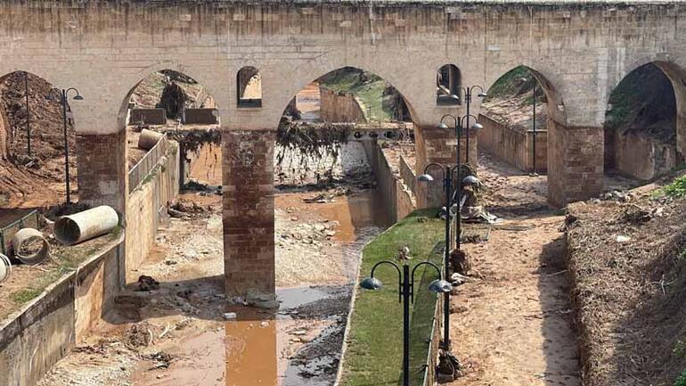 Şanlıurfa’da dere yatakları genişletiliyor, TIR şoförü aranıyor