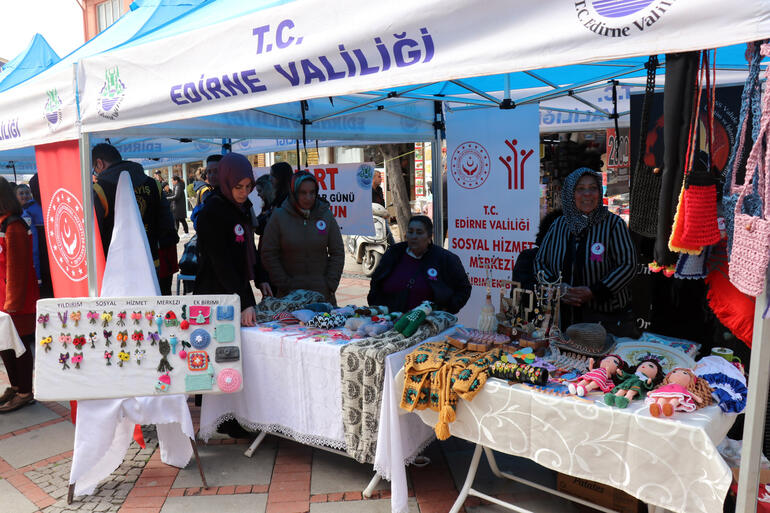 Edirneli kadınlardan depremzedeler için kermes