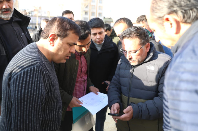 Adıyaman'a Koordinatör Vali olarak atanan Gökmen Çiçek, yaraları sarmak için gece gündüz demeden çalışıyor