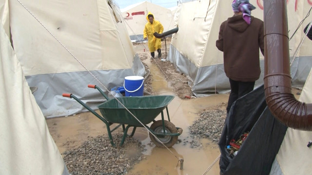 Son Dakika! Adıyaman'da bir bahçedeki konteynerin suya kapılması sonucu 1 kişi hayatını kaybetti, 4 kişi kayboldu