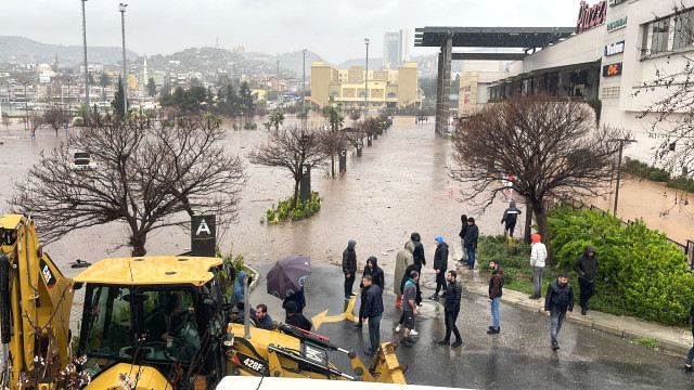 Son dakika! Şanlıurfa ve Adıyaman'da sel felaketi: 5 kişi hayatını kaybetti, 3 kişi kayıp