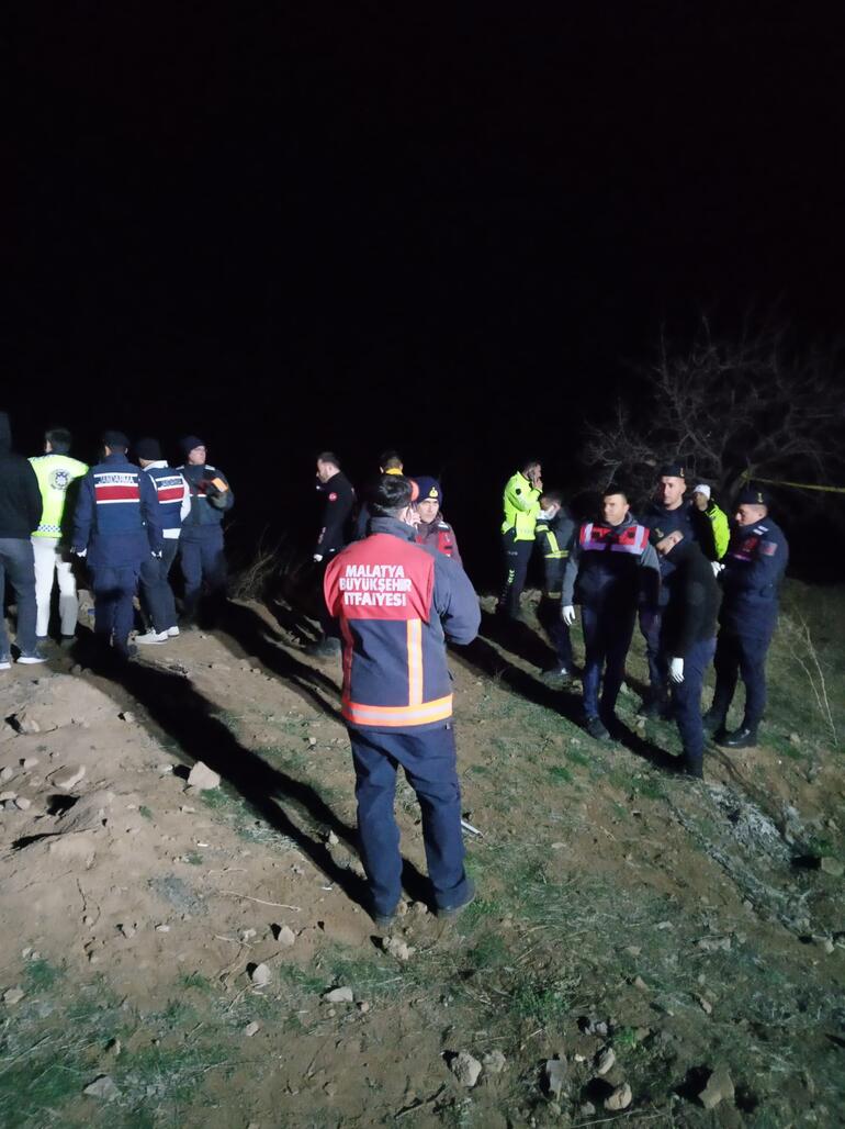 Malatya'da kayısı yüklü kamyon şarampole devrildi: 7 ölü