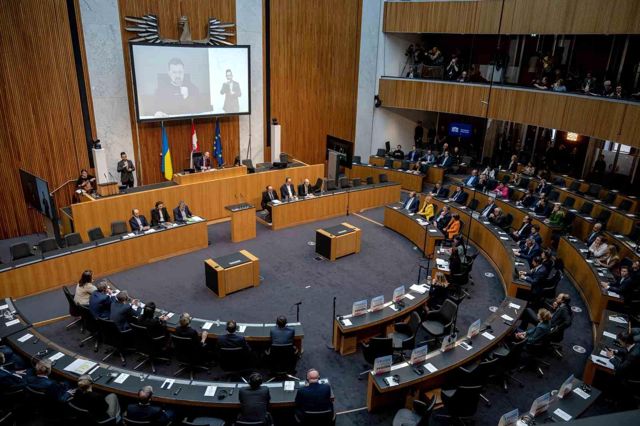 Zelenski'nin Avusturya Ulusal Meclisi'nde yaptığı konuşmaya vekillerin protestosu damga vurdu