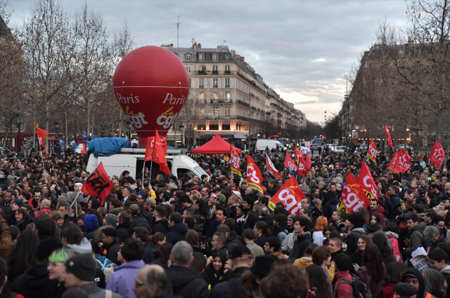 Protesto ve grevler sürerken Macron geri adım atmıyor: Reform yıl sonundan önce yürürlüğe girmeli