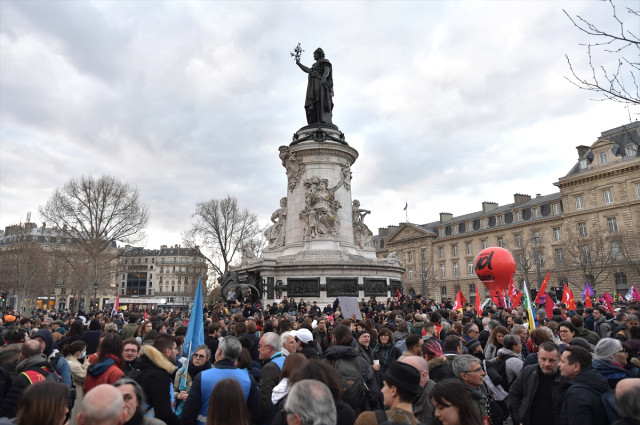 Protesto ve grevler sürerken Macron geri adım atmıyor: Reform yıl sonundan önce yürürlüğe girmeli