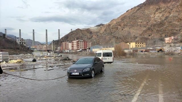 Yusufeli Barajı'nın suları ilçe merkezine ulaştı! Cadde ve sokaklar göle döndü