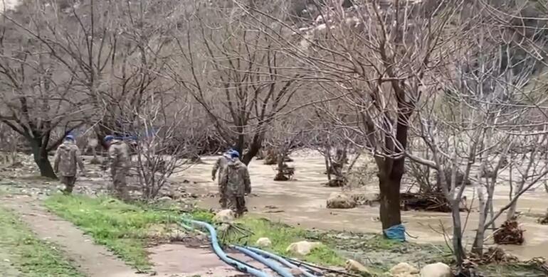 Adıyaman'da, sele kapılan Fatma hemşire ile bebeği 5 gündür aranıyor