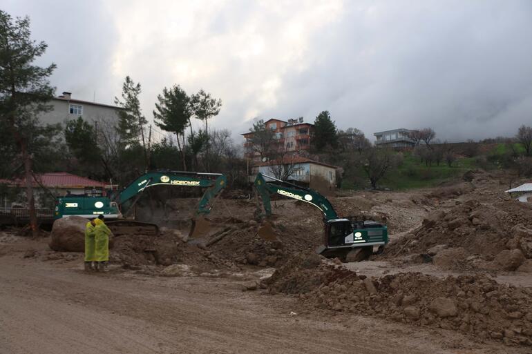 Adıyaman'da, sele kapılan Fatma hemşire ile bebeği 5 gündür aranıyor