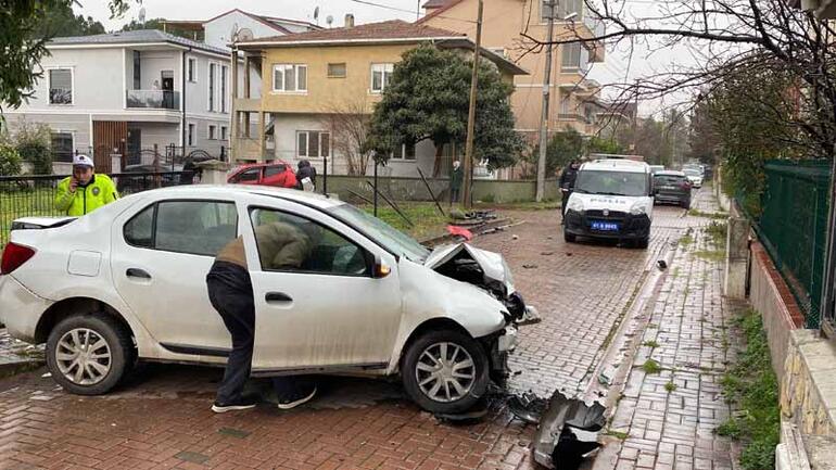 Polisten kaçan sürücü, otomobiliyle kaldırımdaki yayaya çarptı