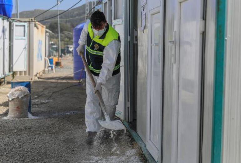 Hatay'da sivrisineklere karşı ilaçlama