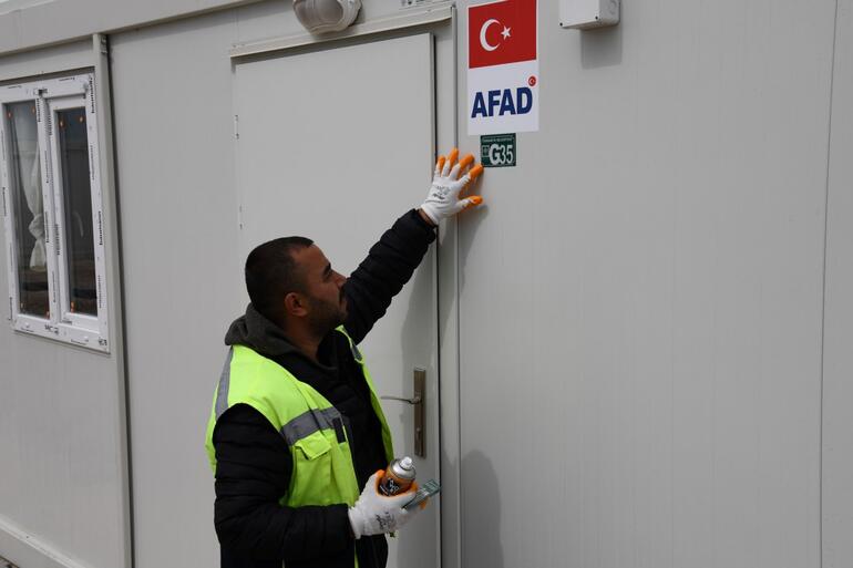 Osmaniye’de mahallelere ayrılan konteyner kentte tabelalar asıldı