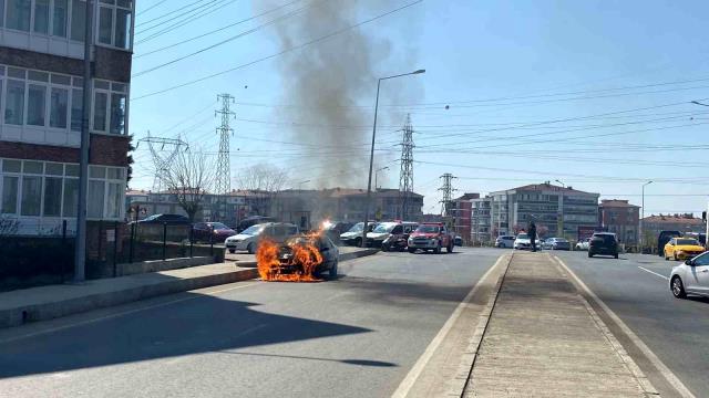 Yeni aldığı araba 10 dakika sonra alev topuna döndü