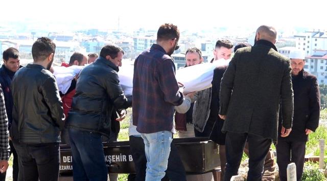 Henüz 1,5 yaşındaydı! Annesinin boğarak öldürdüğü Zeynep'in cenazesinde kahreden görüntü