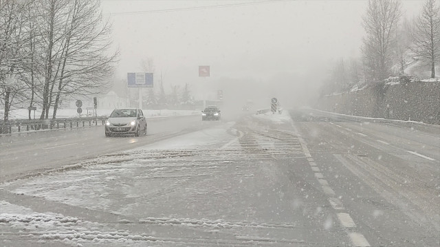 İstanbul ve Ankara'dan sonra bir kar haberi de İzmir'den