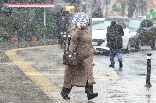 İstanbul ve Ankara'dan sonra bir kar haberi de İzmir'den