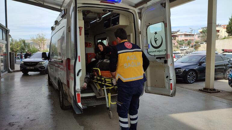 Kamyonun açık olan kasa kapağı, bisikletliyi ağır yaraladı