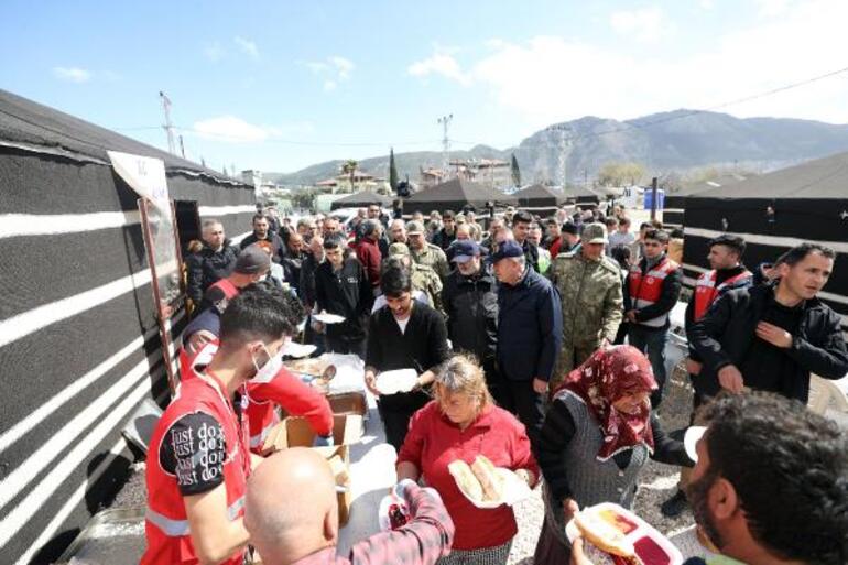 Bakan Akar'dan Antakya'daki çadır kentte inceleme