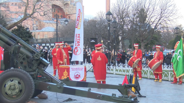 Sultanahmet Meydanı'nda 201 yıllık gelenek bozulmadı