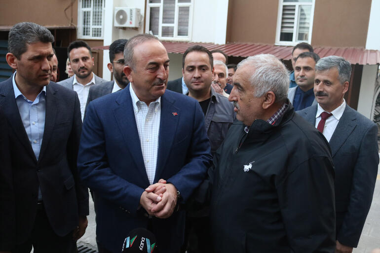 Bakan Çavuşoğlu, iftarını Antalya'da depremzedelerle birlikte yaptı