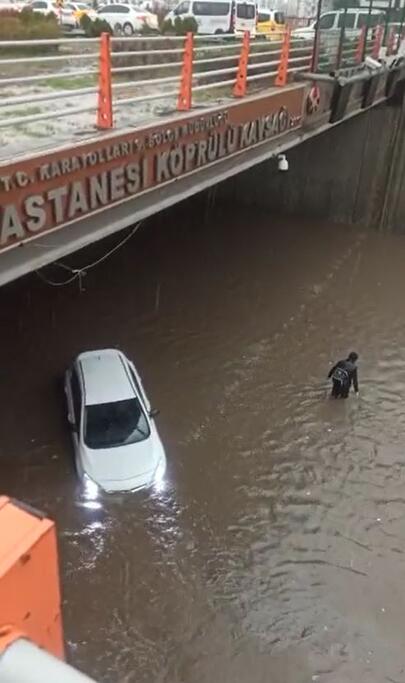 Diyarbakır’daki kuvvetli yağış; 9 otomobil hasar gördü, 80 ev ve iş yerini su bastı