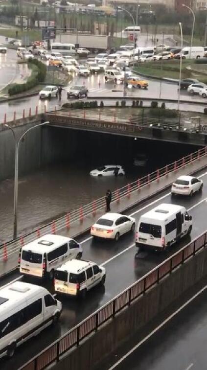 Diyarbakır’daki kuvvetli yağış; 9 otomobil hasar gördü, 80 ev ve iş yerini su bastı