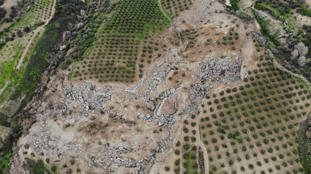 Hatay'da 5 metrelik dev fay yarığının yuttuğu mahalle, yakın bir yer olursa taşınacak