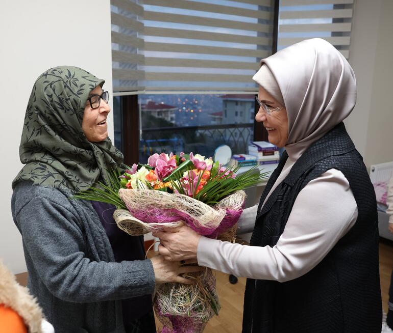 Emine Erdoğan, ilk iftarını Ankara'ya yerleşen depremzede aile ile birlikte yaptı